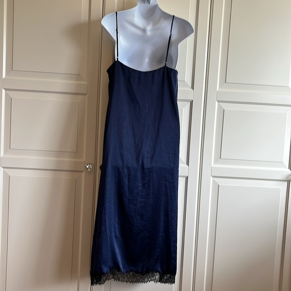 Wilfred Only Lace
Slip Dress - Picture 8 of 15